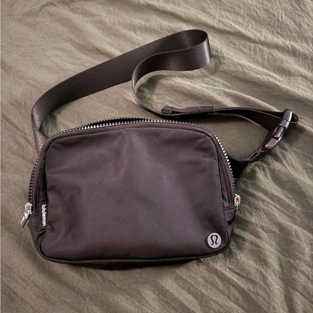 🔴 SOLD 🔴 Lululemon Everyday Belt Bag 2L